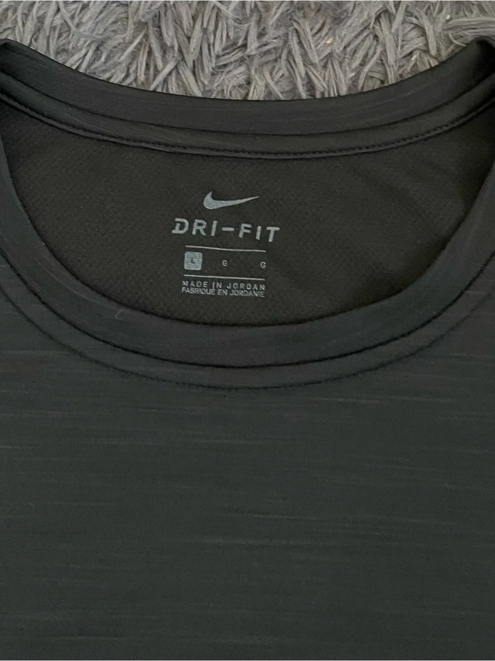 Men Size Large Nike Dri-Fit Black Gray Workout T-Shirt